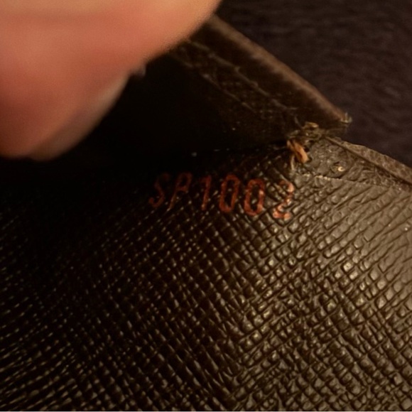 Louis Vuitton Damier trifold wallet - Picture 7 of 9